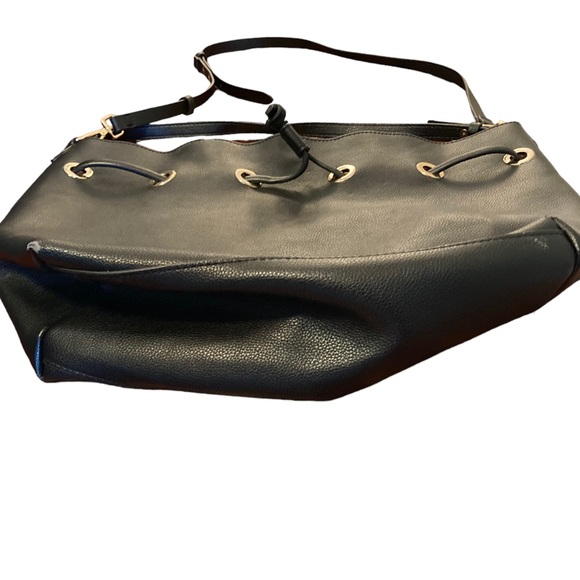 H&M Black Imitation Leather Shoulder/Crossbody Bag With Attached Cosmetic Bag. - Picture 7 of 15